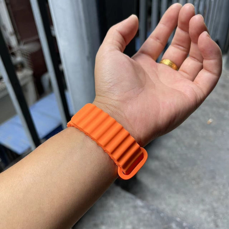 Silicone Watch Band For Apple Watch Ultra 49mm / Series 8&7 45mm / SE 2&6&SE&5&4 44mm(White) by bashfashion