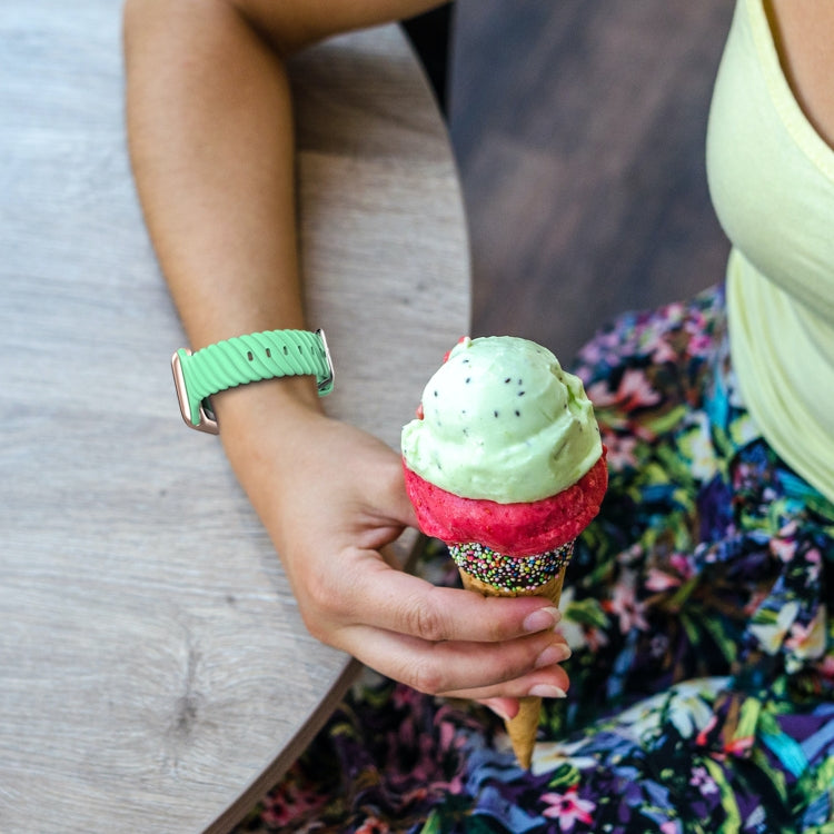 Solid Color Twist Silicone Watch Band For Apple Watch Ultra 49mm&Watch Ultra 2 49mm / Series 9&8&7 45mm / SE 3&SE 2&6&SE&5&4 44mm / 3&2&1 42mm(Green) by bashfashion