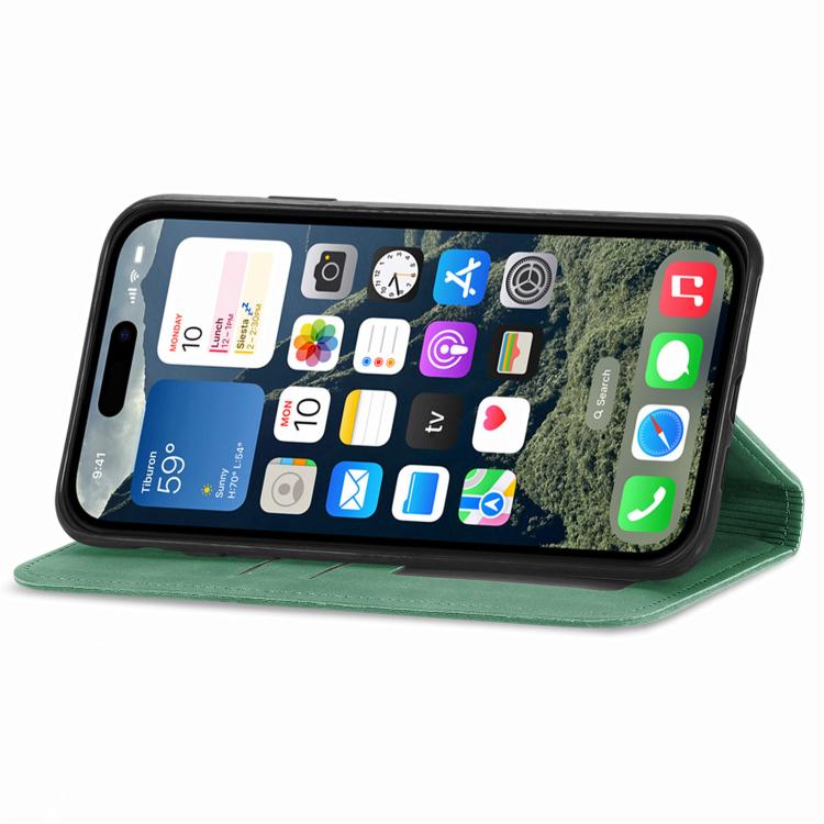 For iPhone 16e Retro Skin Feel Magnetic Flip Leather Phone Case(Green) by bashfashion