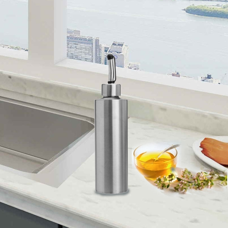 Cylindrical Seasoning Bottle Stainless Steel Oil Pot, Capacity:550 ml(A) by bashfashion