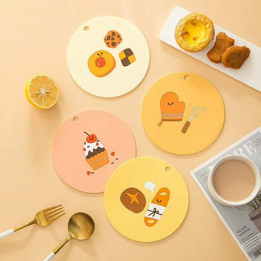 Household Cartoon Heat Insulation Mat Kitchen High Temperature Resistant Baking Placemats, Style: Eggbeater by bashfashion